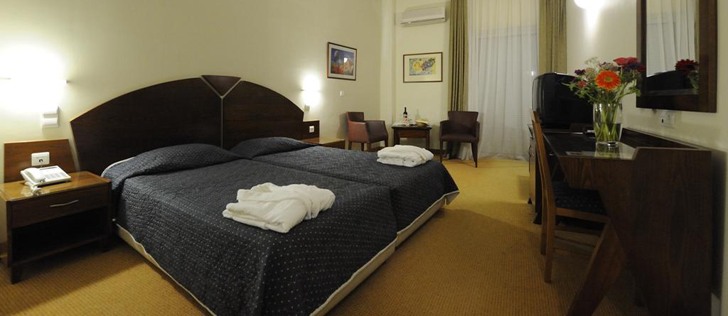 Hotel PReveza City std soba 1.jpg
