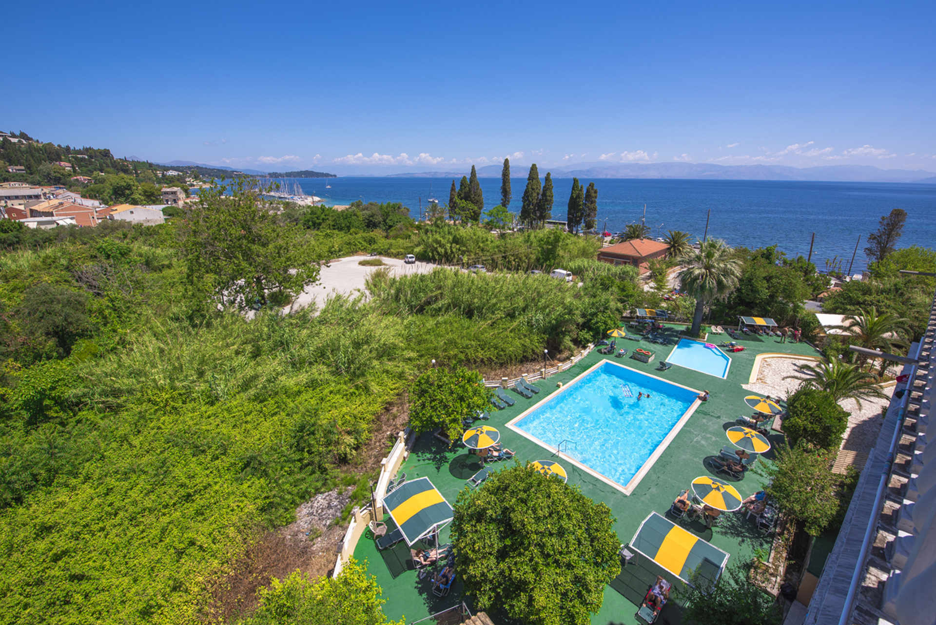 Hotel Potamaki Beach panoramski bazen.jpg