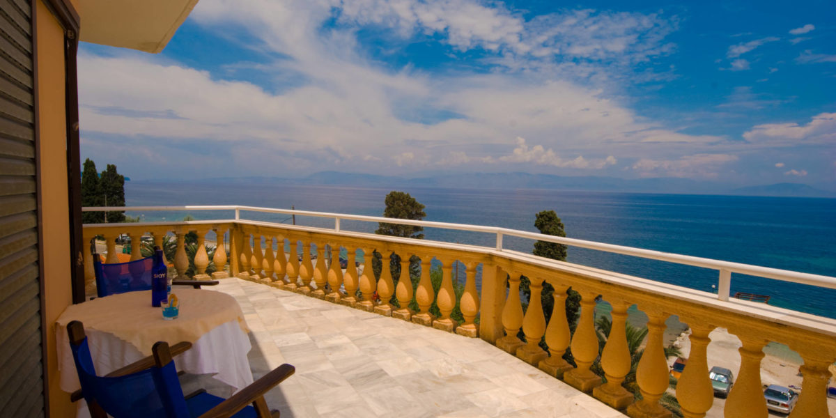 Hotel Potamaki Beach porodicna soba terasa.jpg