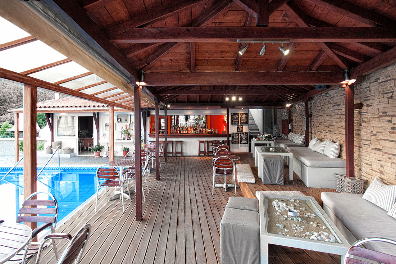 Poseidon Villas bar pored bazena.jpg