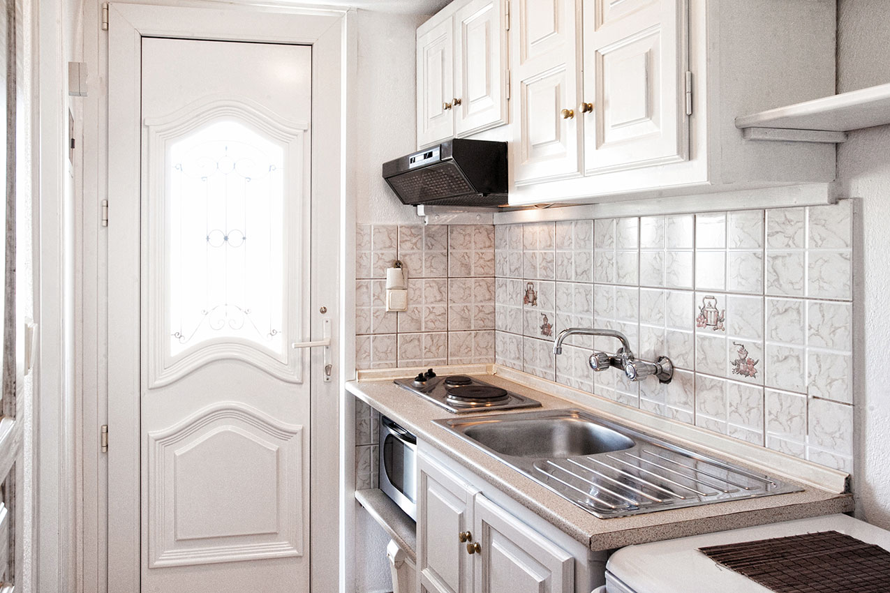 Poseidon Villas std studio pogled more kuhinja.jpg