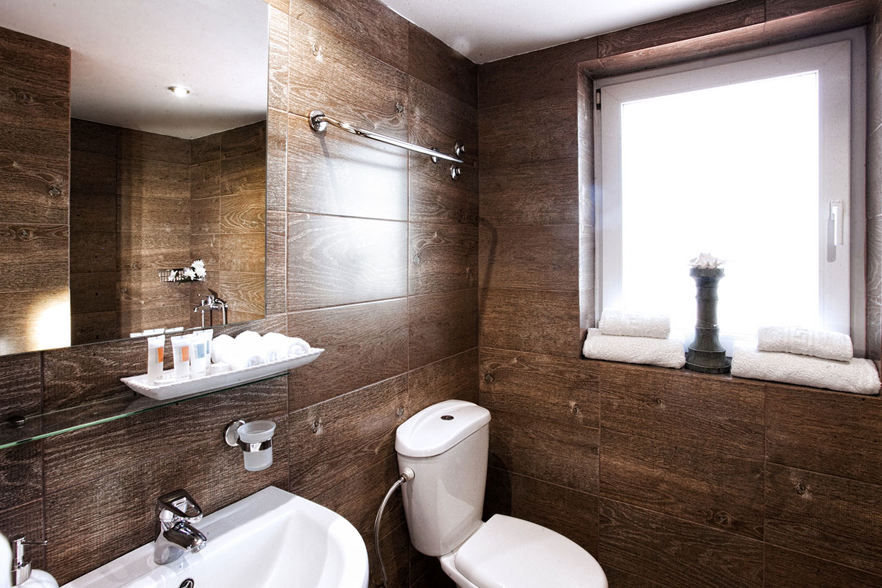 Poseidon Villas superior studio pogled more kupatilo.jpg
