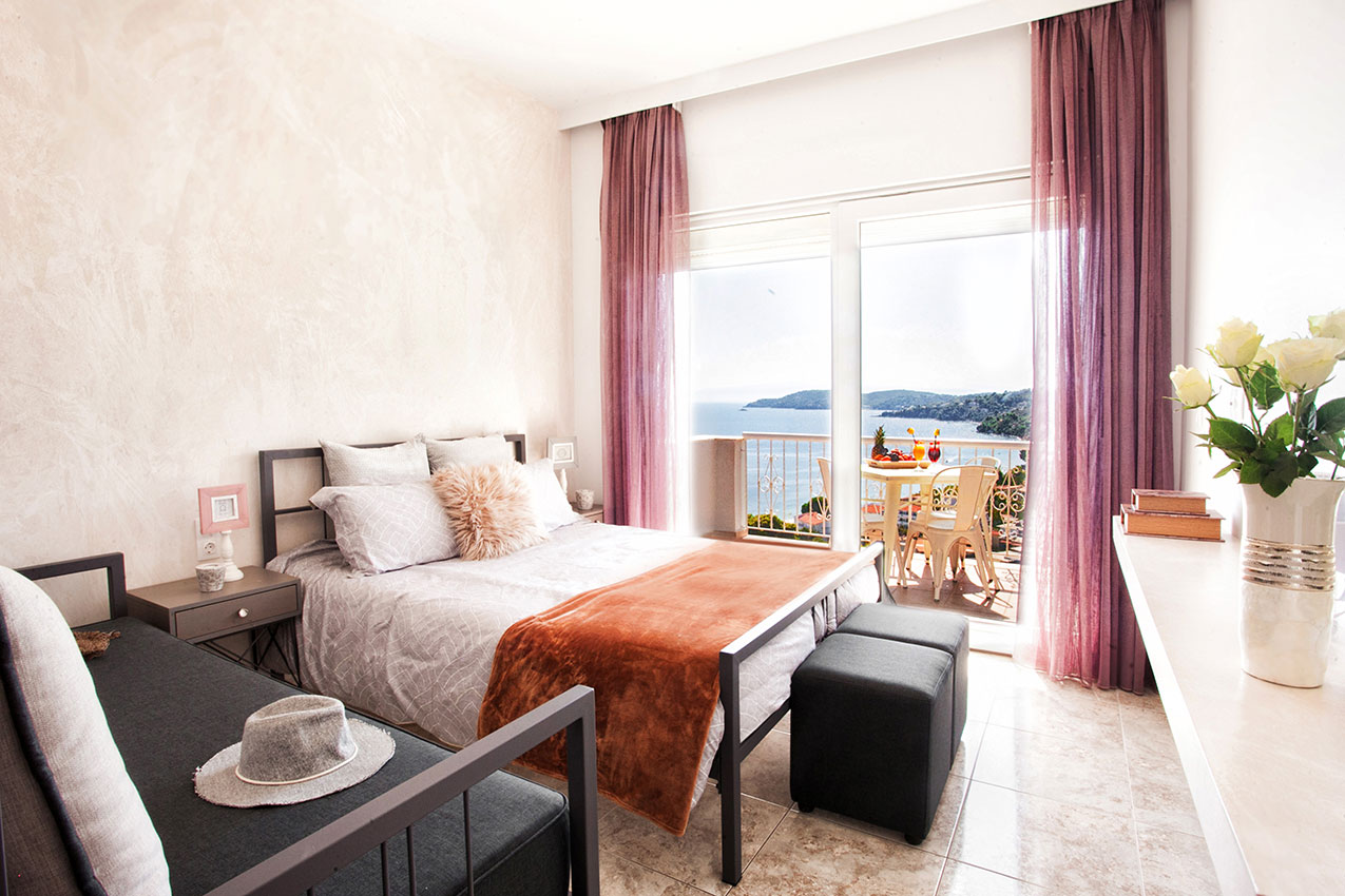 Poseidon Villas superior studio pogled more.jpg