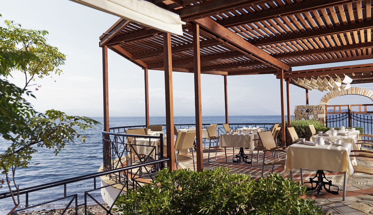 Poseidon Resort Loutraki a la carte restoran.jpg
