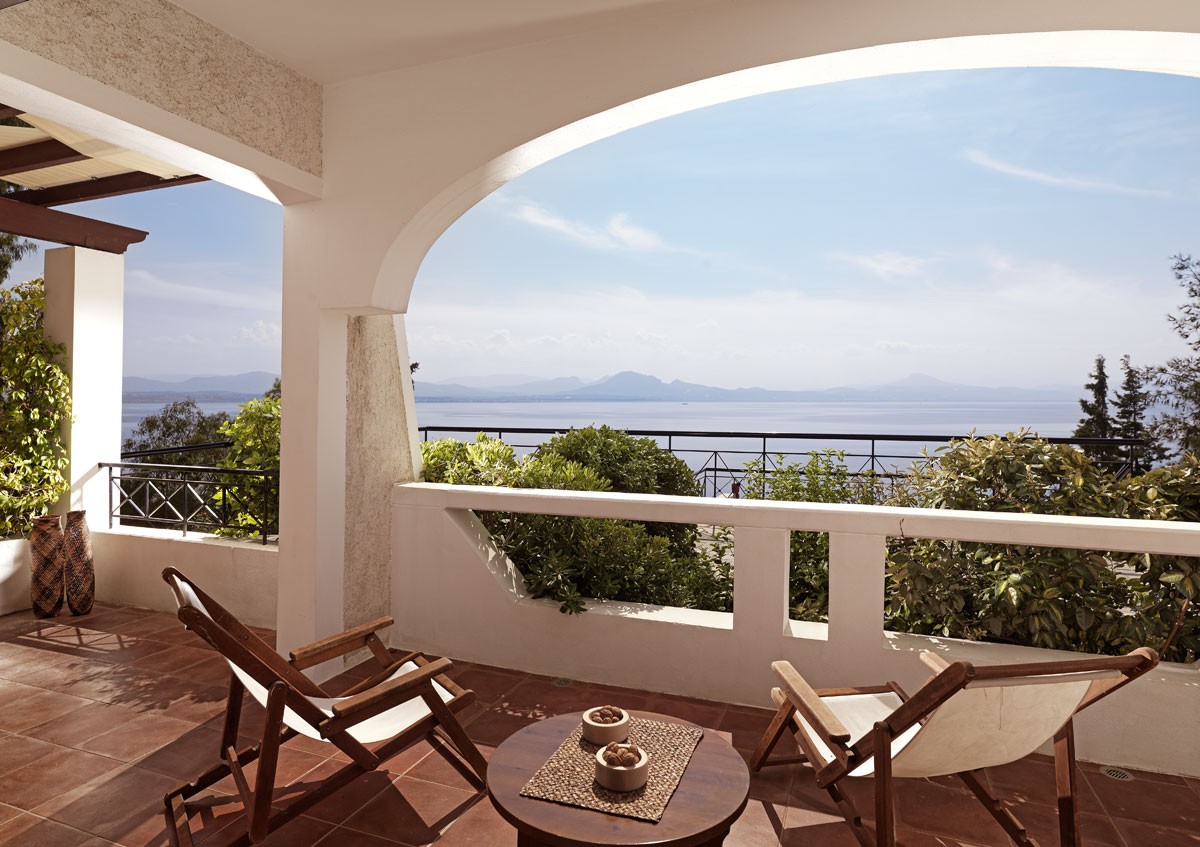 Poseidon Resort Loutraki soba i terasa.jpg