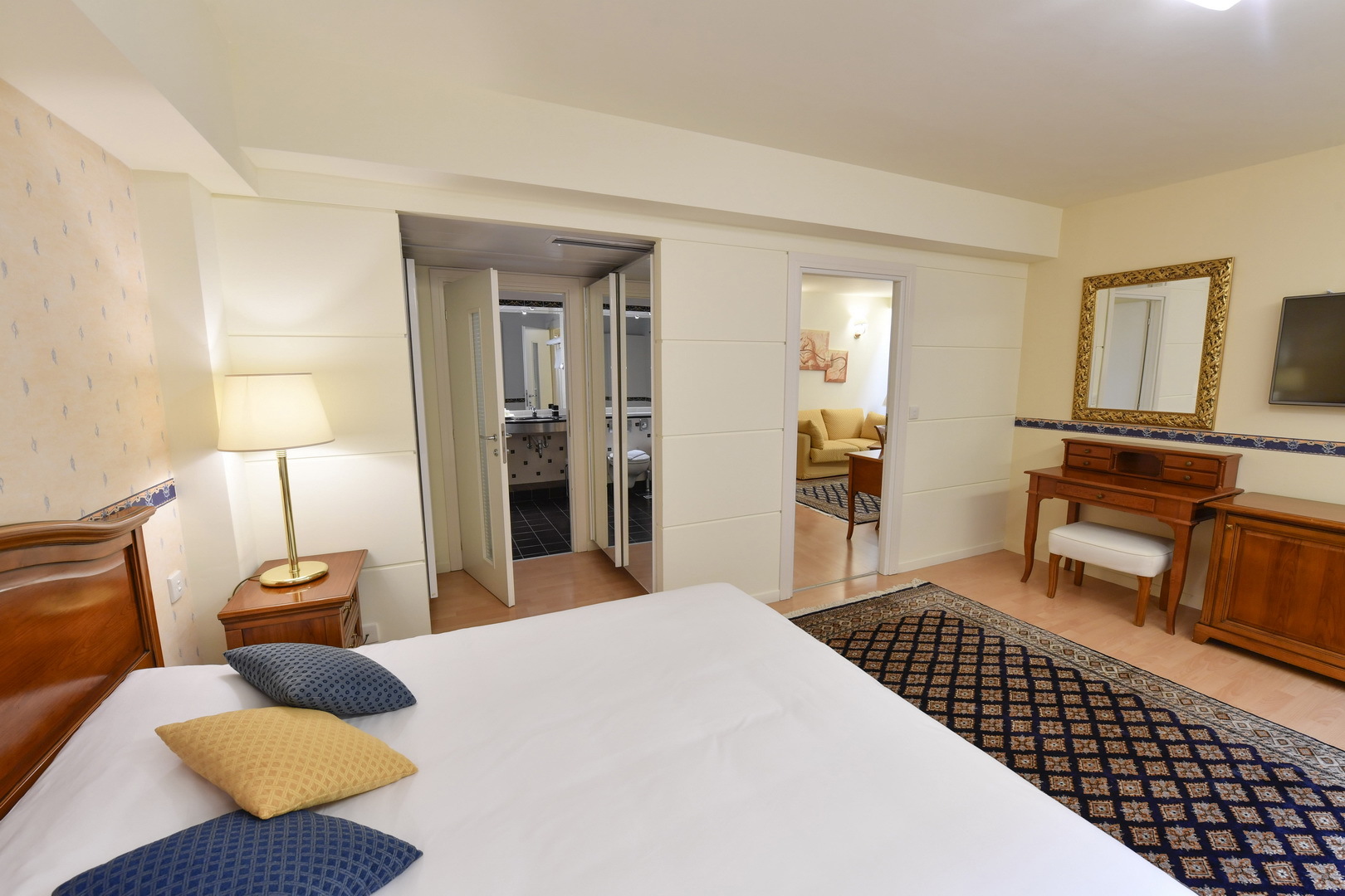 Hotel Poseidon Palace executive suite.jpg