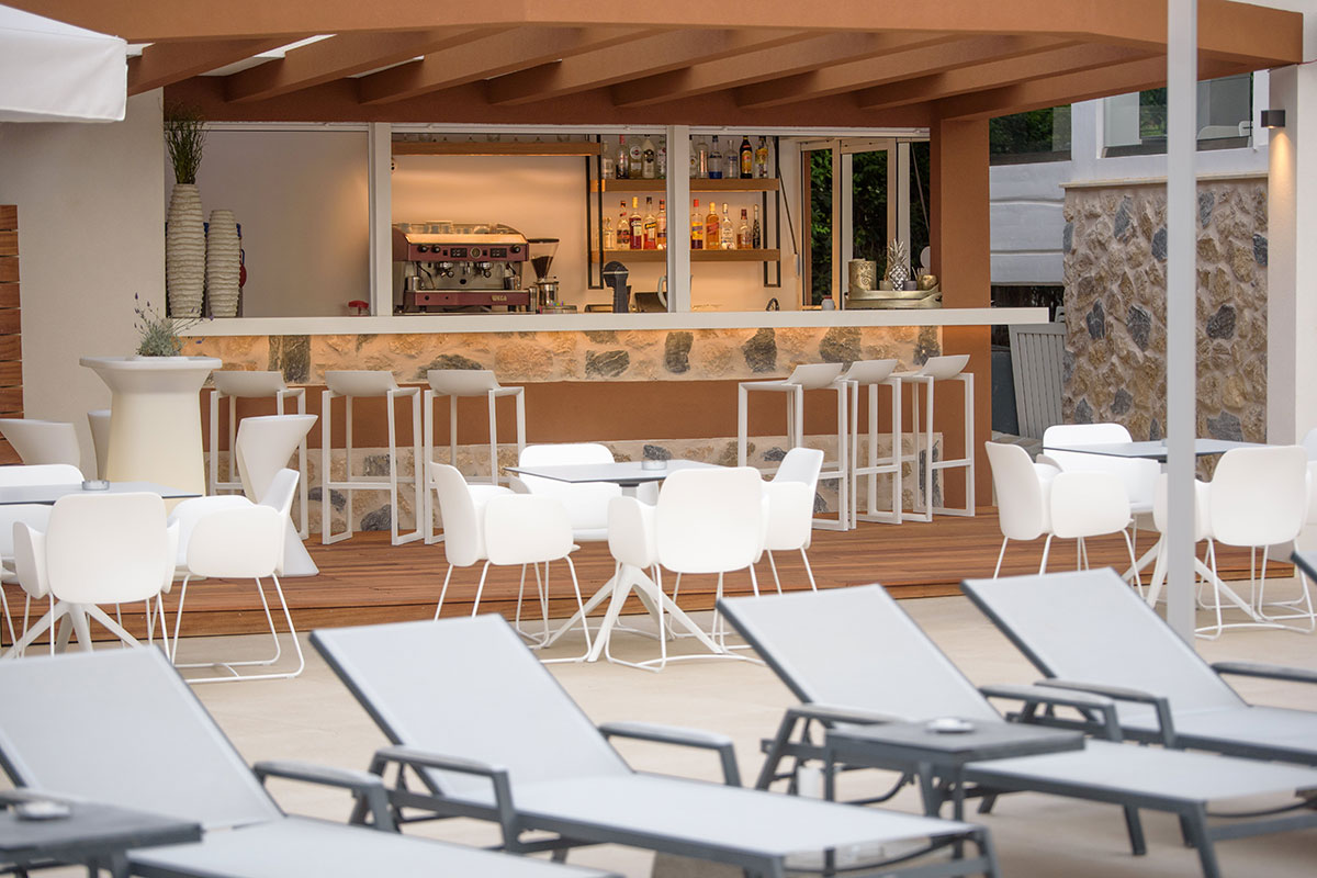 Poseidon hotel bar.jpg