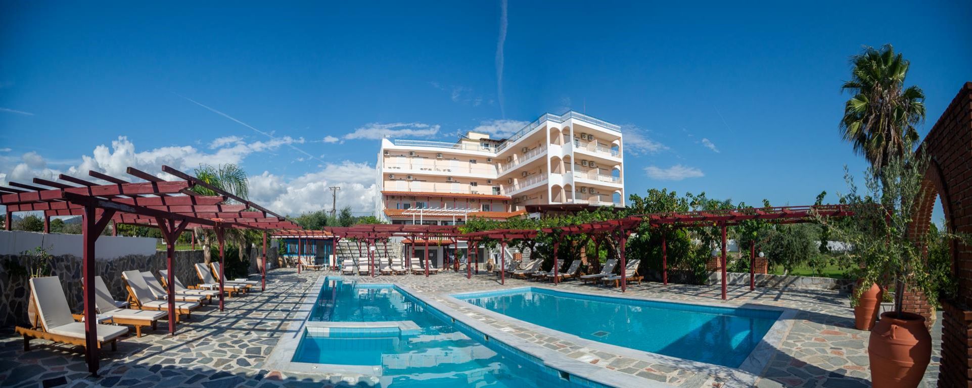 Poseidon Beach Hotel-Bazeni.jpg