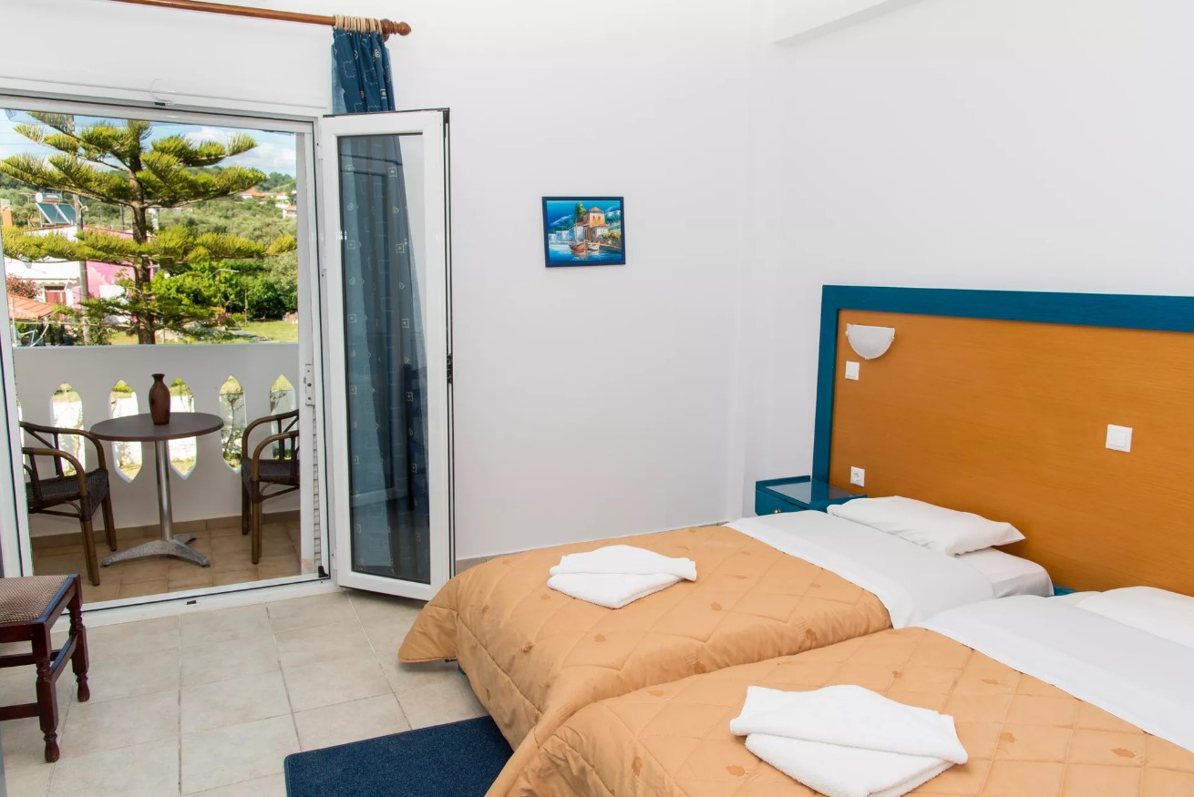 Poseidon Beach Hotel-Standardna soba pogled planina.jpg
