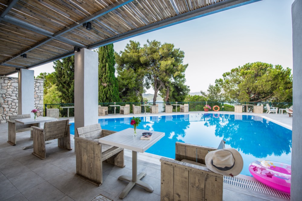 Aliki hotel bazen.jpg
