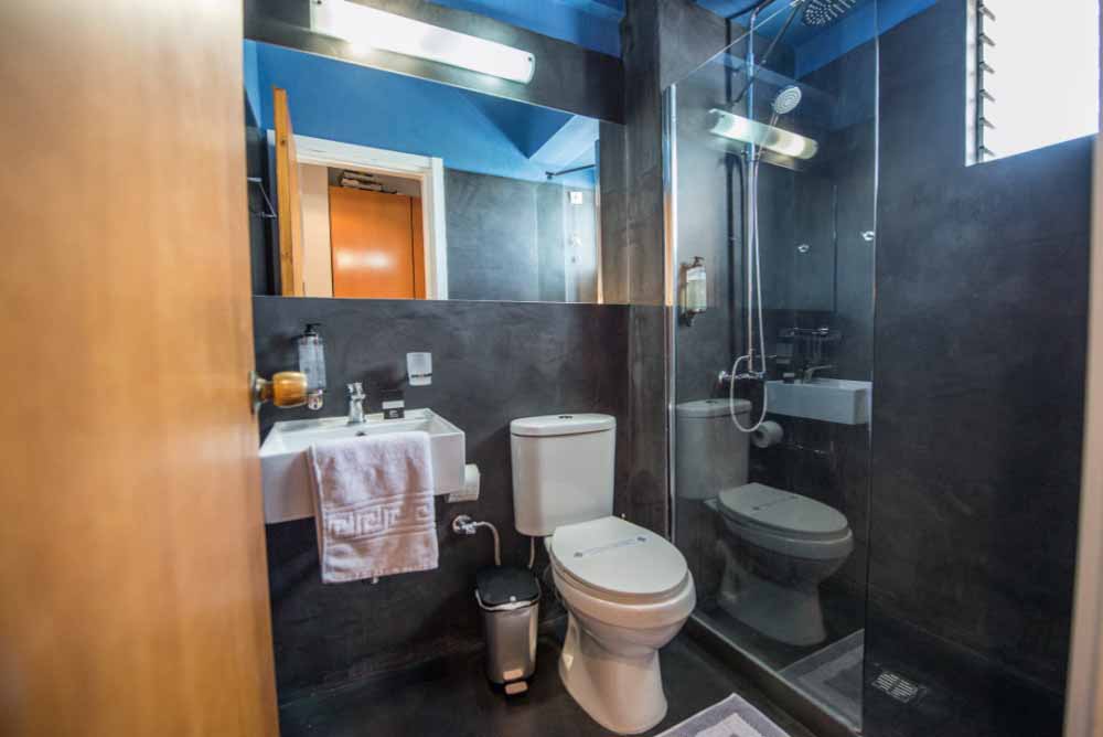 Aliki hotel kupatilo.jpg