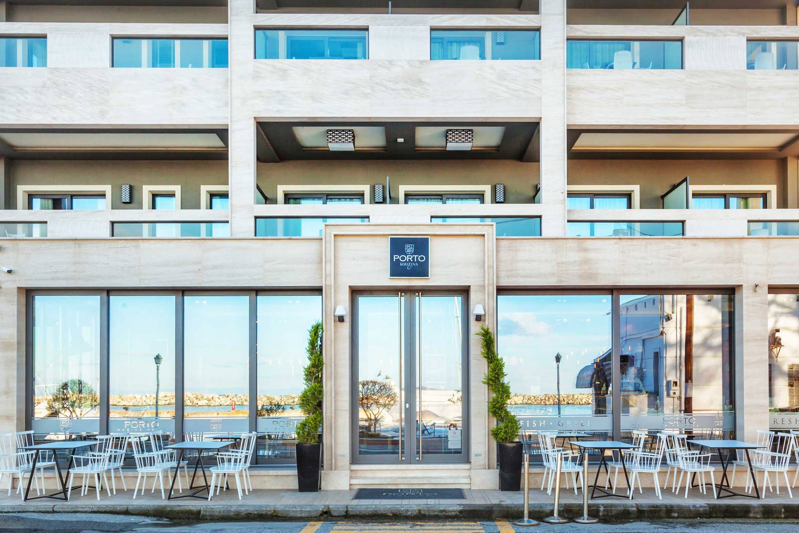 Hotel Porto Marine zgrada i naziv.jpg