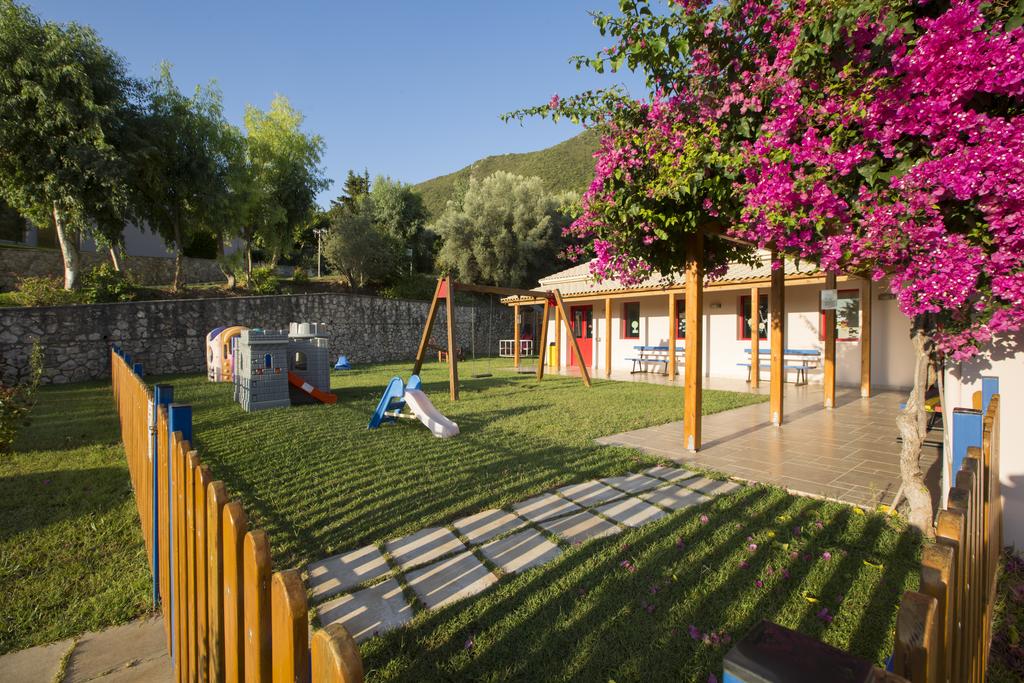 Hotel Porto Galini igraliste.jpg