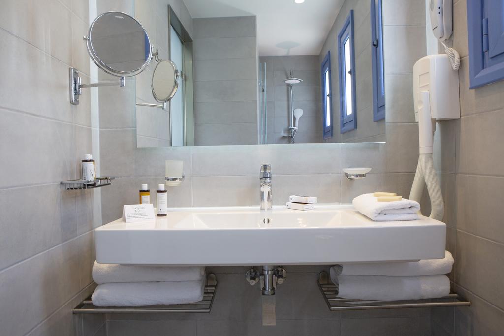 Hotel Porto Galini kupatilo.jpg