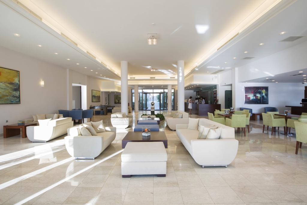 Hotel Porto Galini lobi.jpg