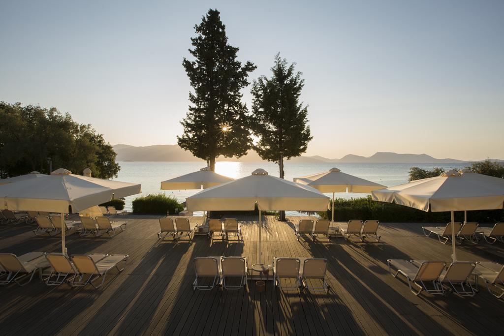 Hotel Porto Galini terasa za suncanje.jpg