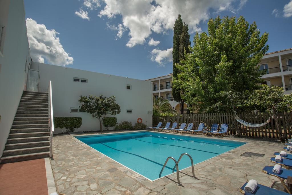 Hotel Popi Star bazen 1.jpg