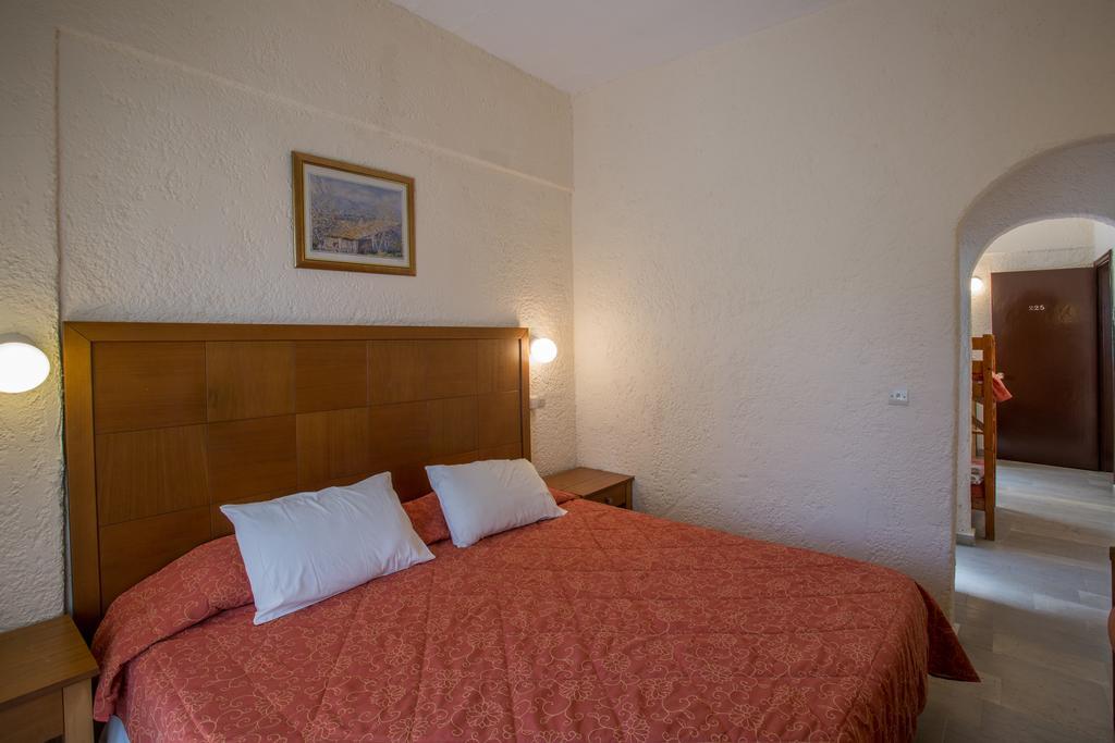 Hotel Popi Star soba 1.jpg
