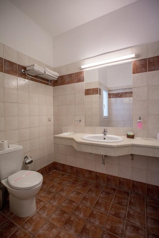 Hotel Popi Star soba kupatilo.jpg