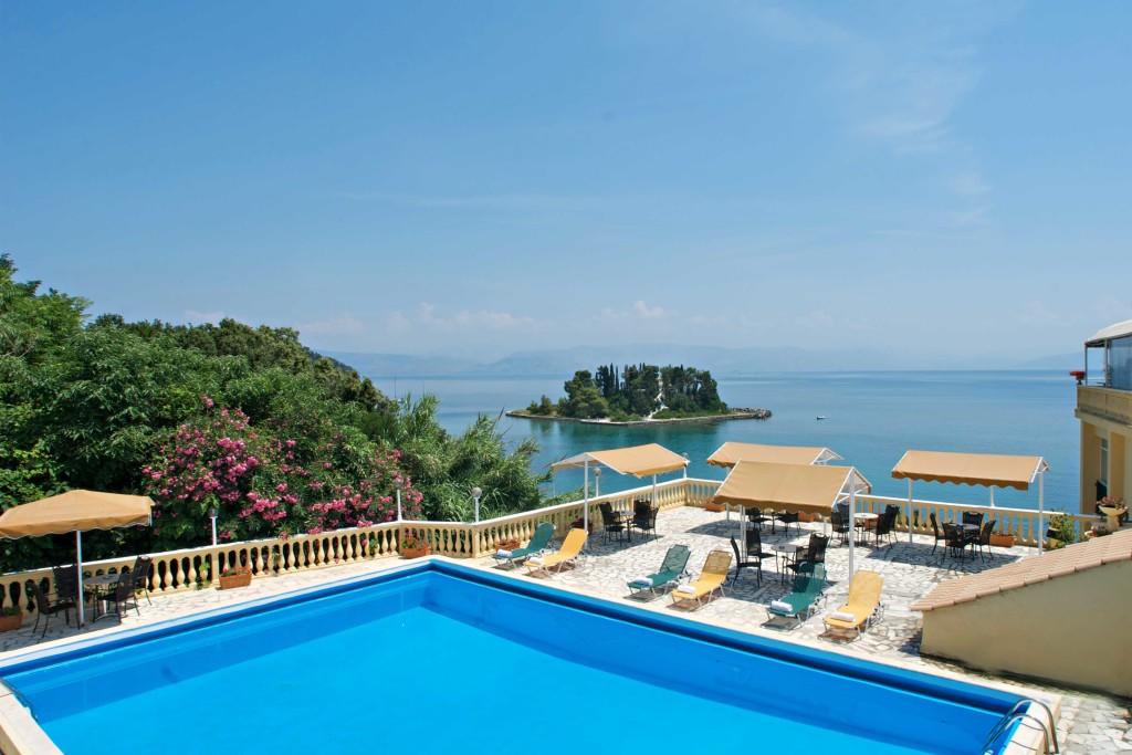 Hotel Pontikonisi bazen 1.jpg