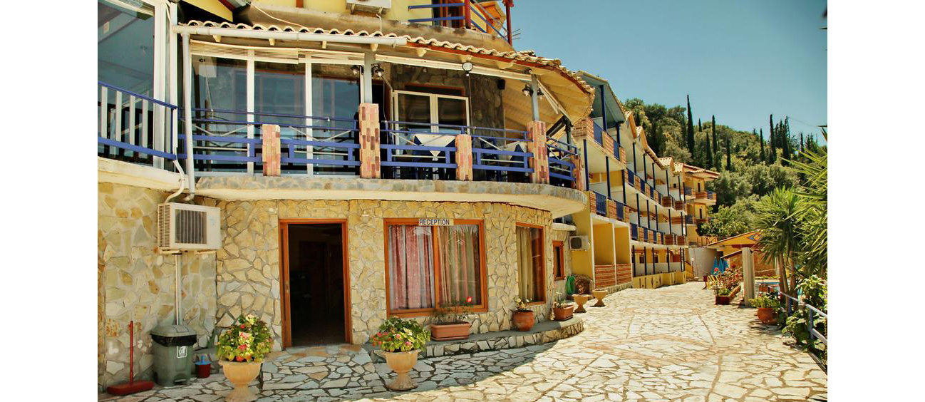 Hotel Politia ulaz za recepciju.jpg