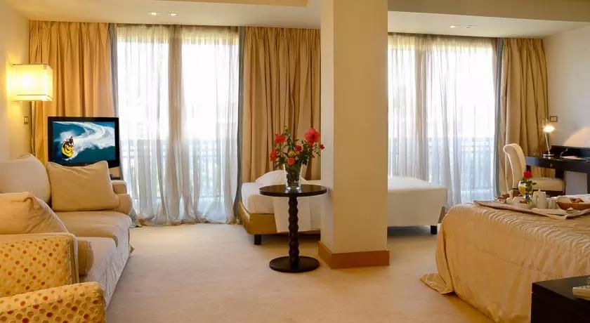 Hotel Plaza Resort comfort porodicna soba.jpg
