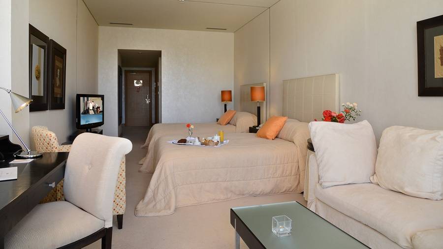 Hotel Plaza Resort exclusive porodicna soba 1.jpg