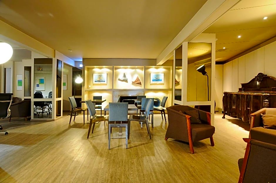 Hotel ABC salon.jpg