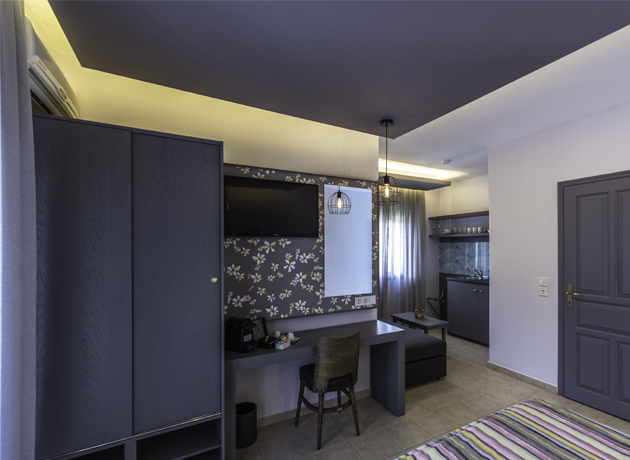 Hotel Aliston standard studio.jpg