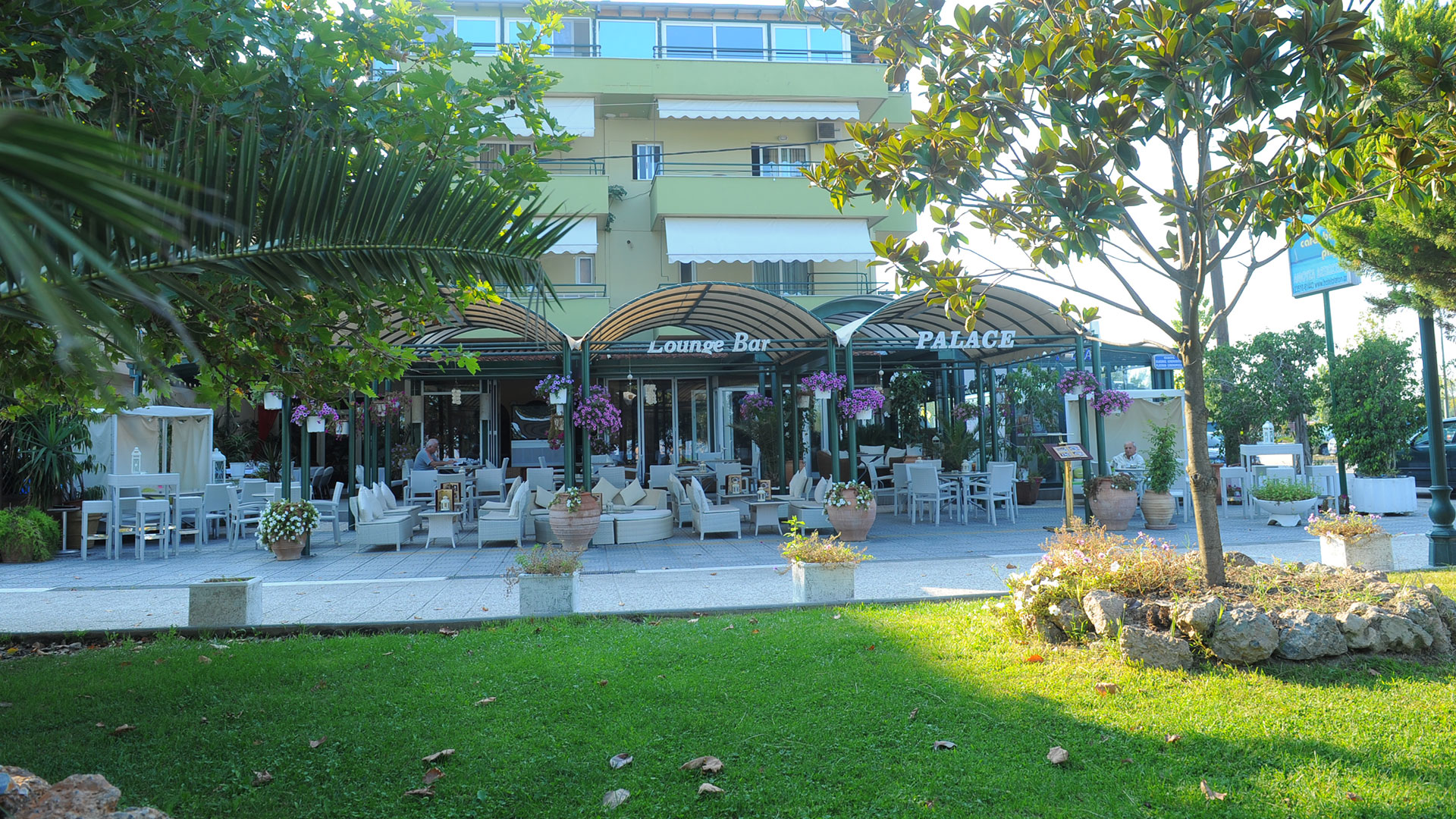 Platon Beach-Bar.jpg