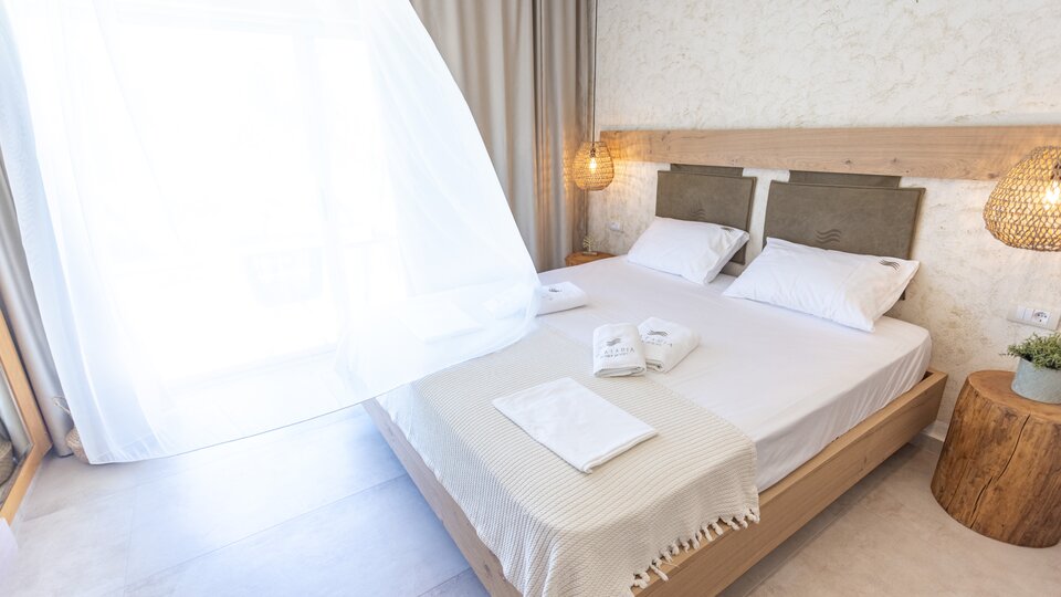 Plataria Sea Side Resort - francuski ležaj.jpg