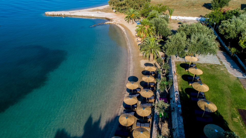 Plataria Sea Side Resort - organizovani beo plaže.jpg