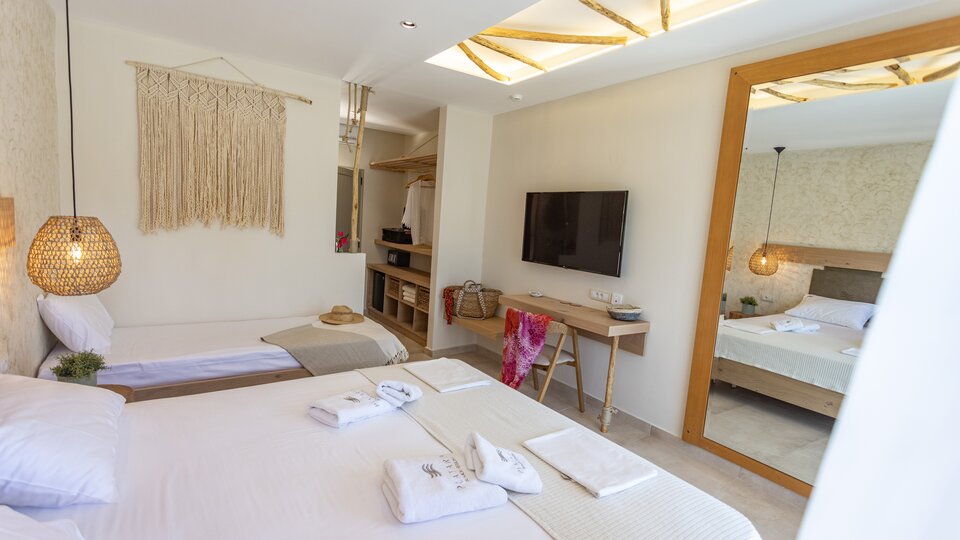 Plataria Sea Side Resort - pogled na sobu iz drugog ugla.jpg