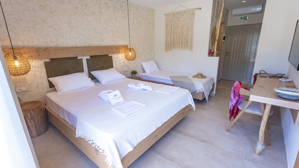 Plataria Sea Side Resort - pogled na sobu.jpg