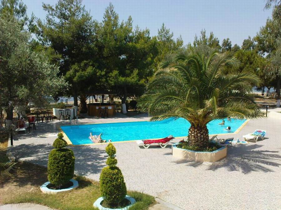Hotel PEtit Village bazen.jpg