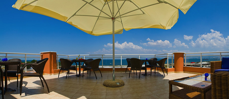Hotel Perea bar.jpg