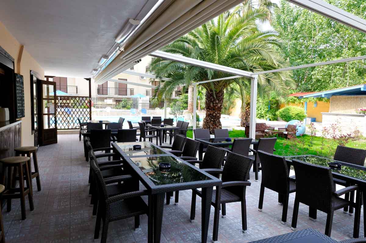 Hotel PEgasus bar 1.jpg