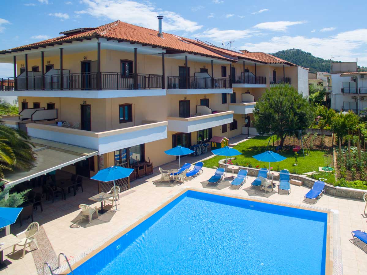 Hotel Pegasus zgrada i bazen 1.jpg