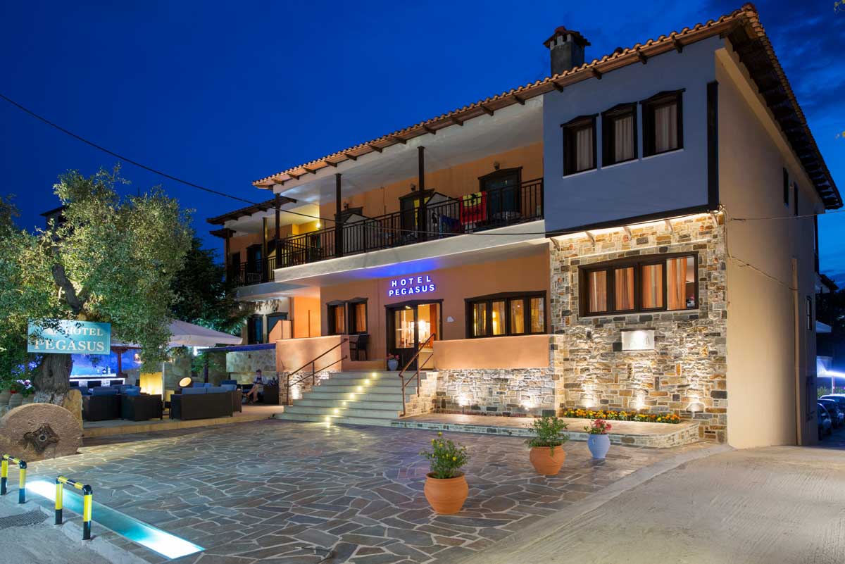 Hotel Pegasus zgrada sa nazivom.jpg