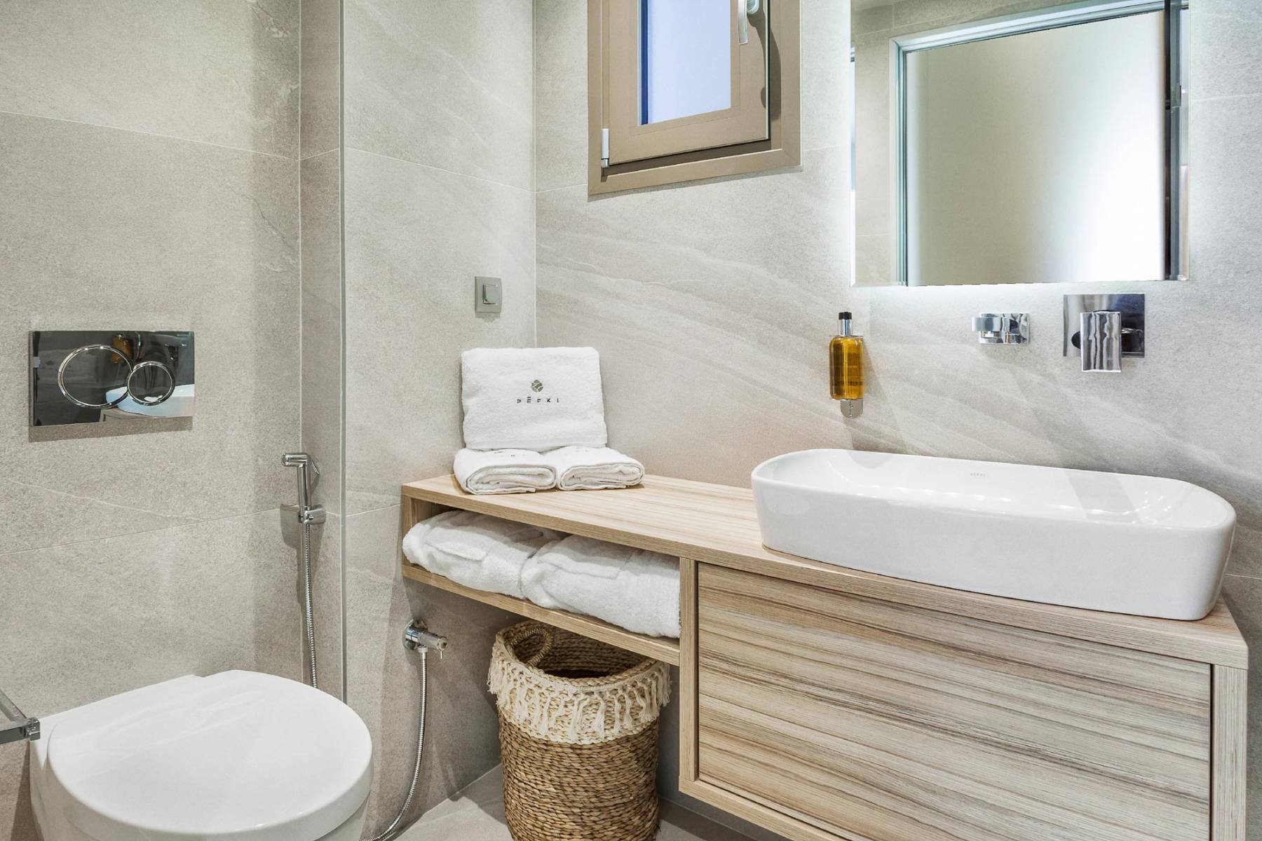 Hotel Pefki Deluxe Residence kupatilo 1.jpg