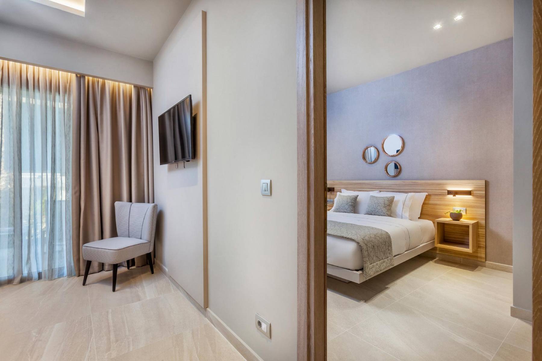 Hotel Pefki Deluxe Residence soba 3.jpg
