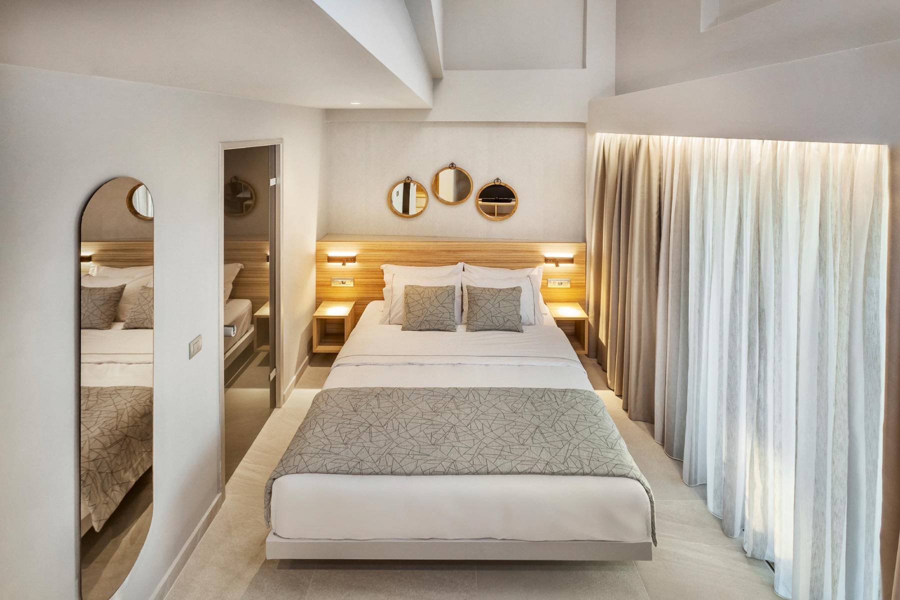 Hotel Pefki Deluxe Residence soba 4.jpg