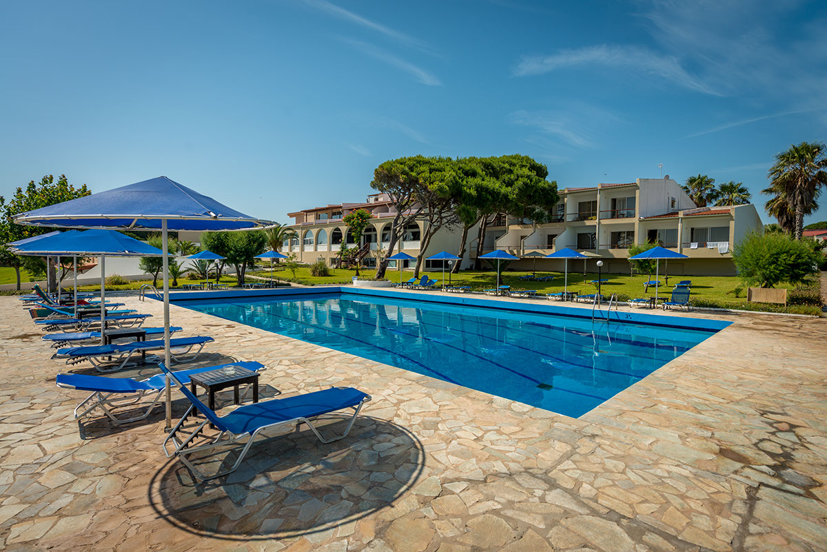Hotel Pavlina Beach bazen.jpg