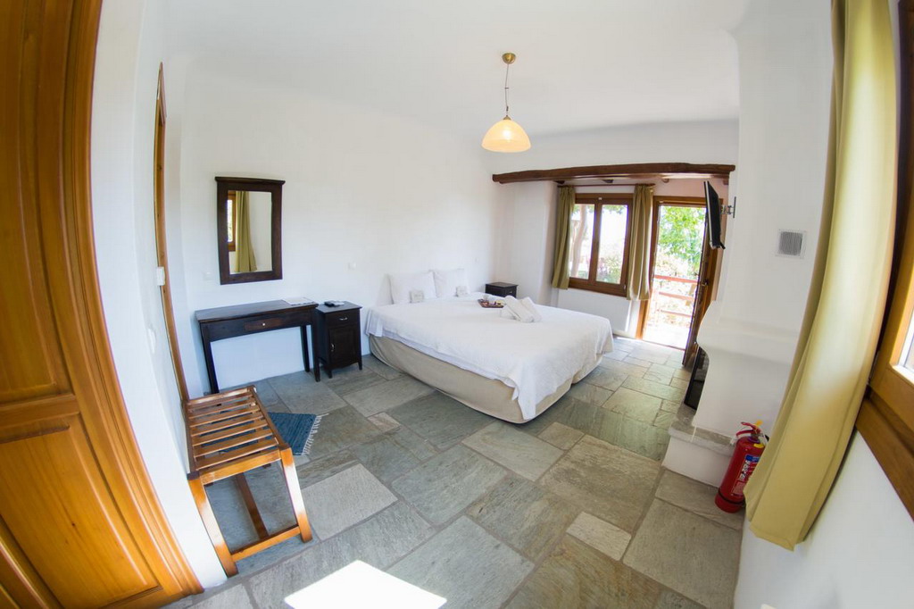 Hotel Alkifron double room 1.jpg