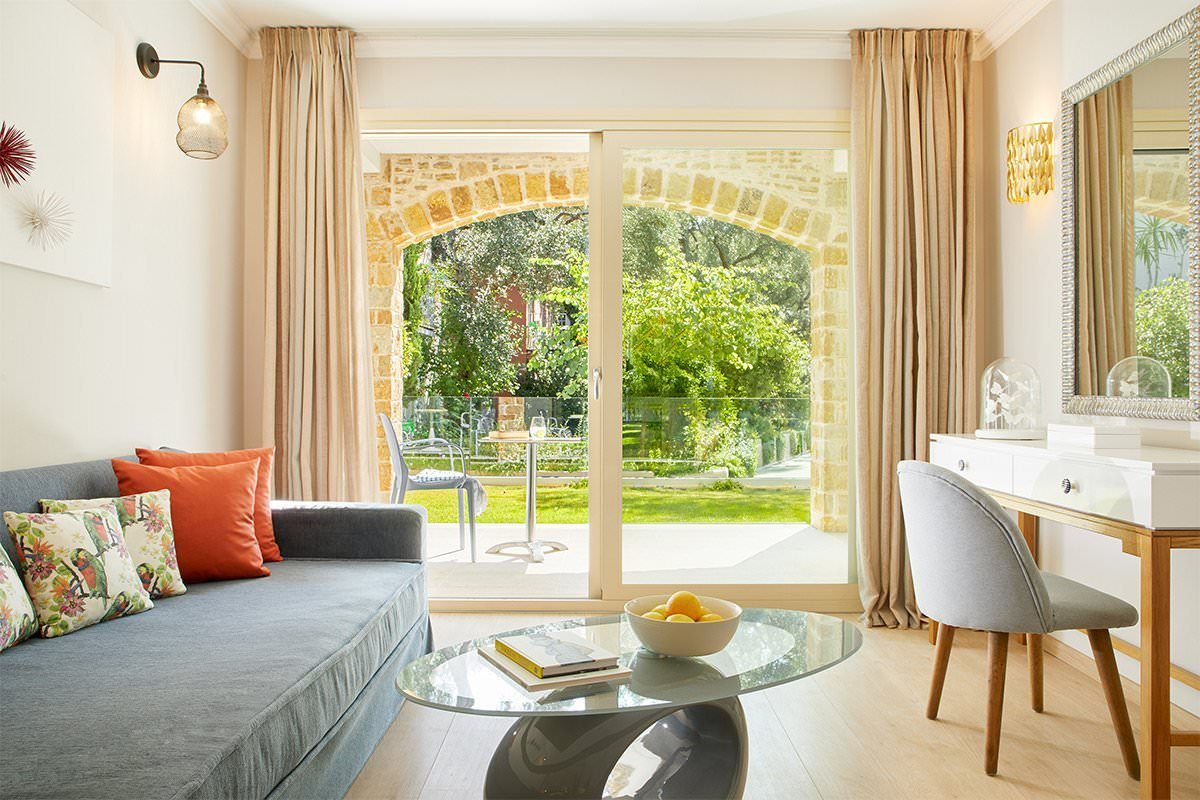 Hotel Parga Beach Resort verdant suite dnevna soba.jpg