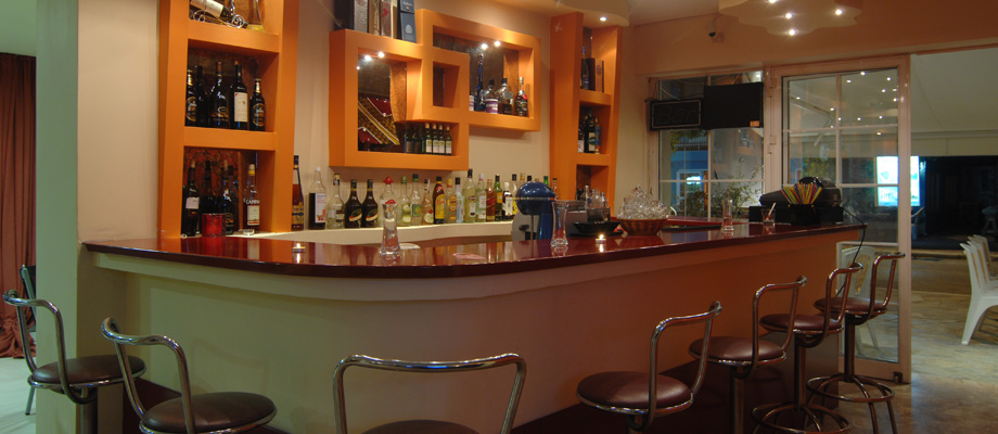 Hotel Paralia Inn bar 1.jpg