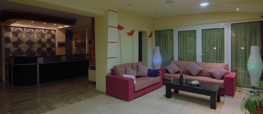 Hotel Paralia Inn lobi i recepcoija.jpg