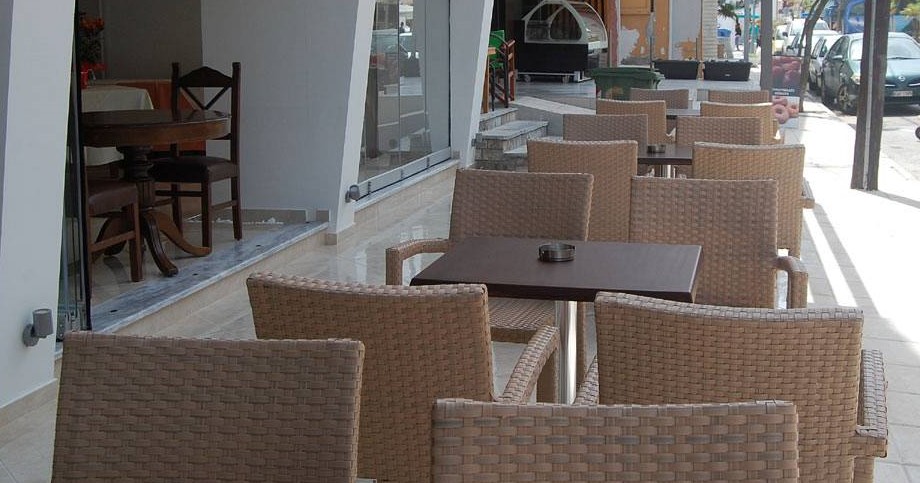Hotel Paralia Beach Boitique bar.jpg