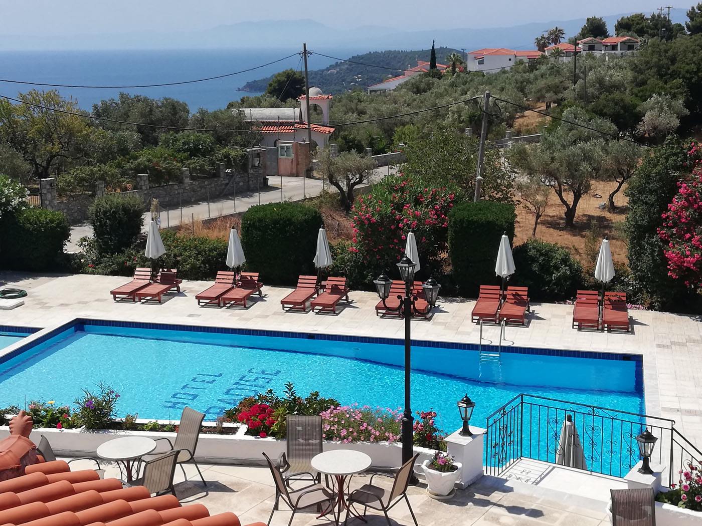 Hotel Paradise bazen.jpg