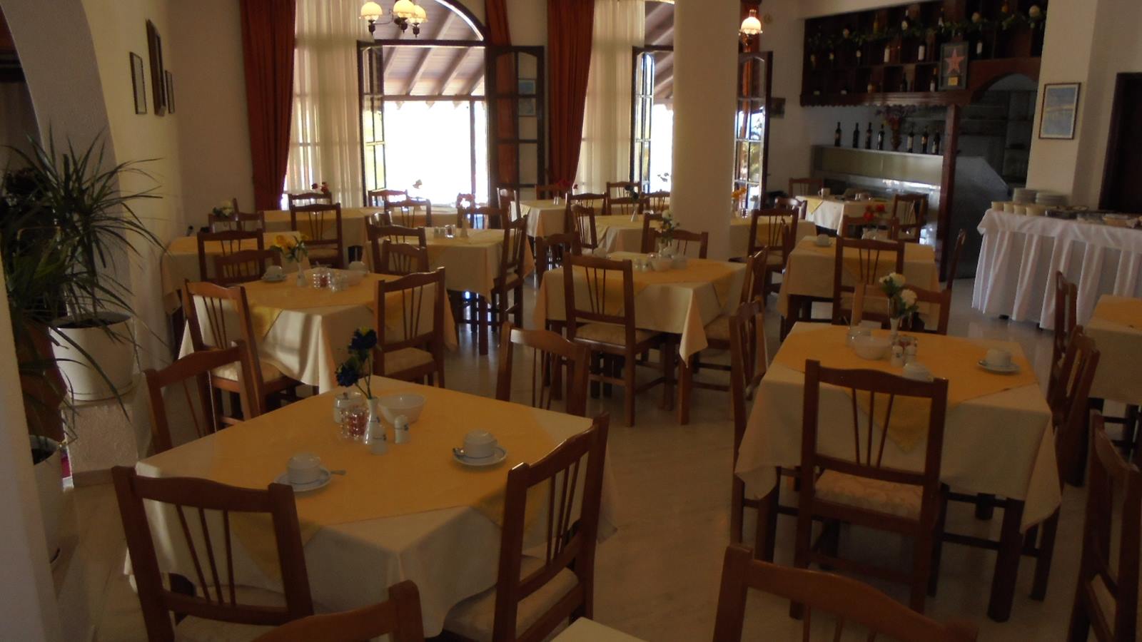 Hotel Paradise restoran.jpg